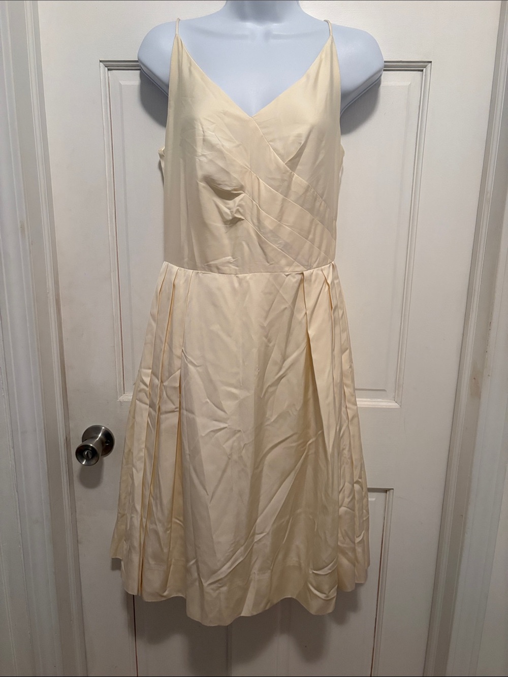 Isaac Mizrahi Cream Pleated V-Neck Midi Dress size 6